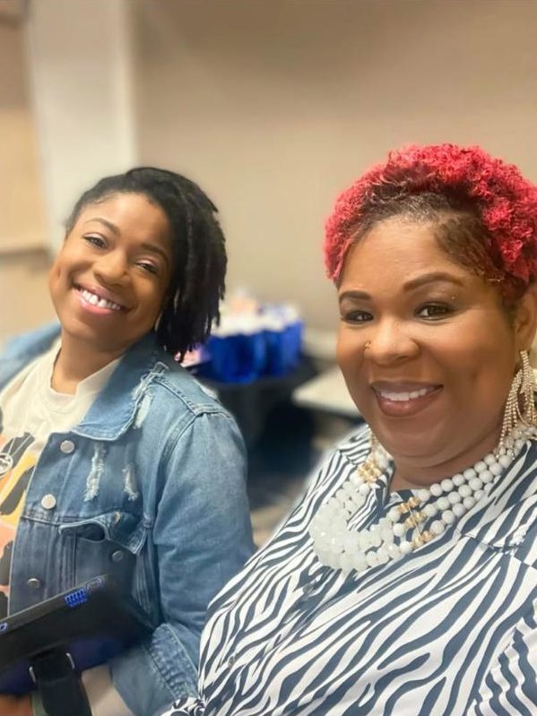 Kemi with an attendee